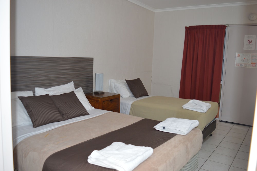 Mid City Motor Inn 7/41