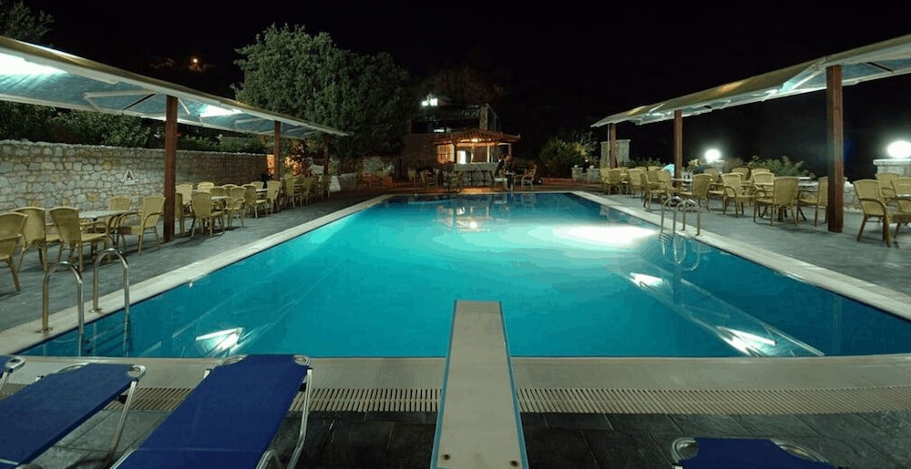 Lalloudes Seaside Accommodation 27/50