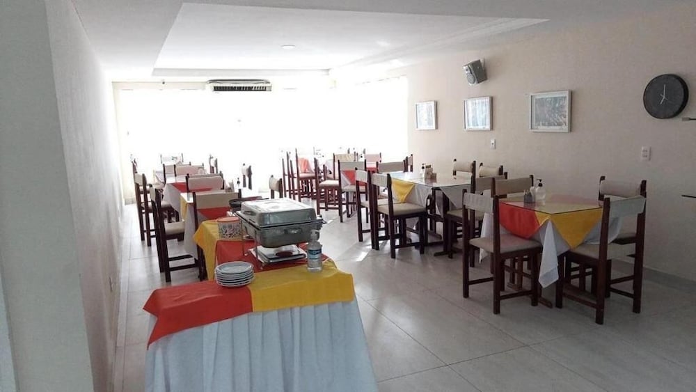 restaurant cafeteria