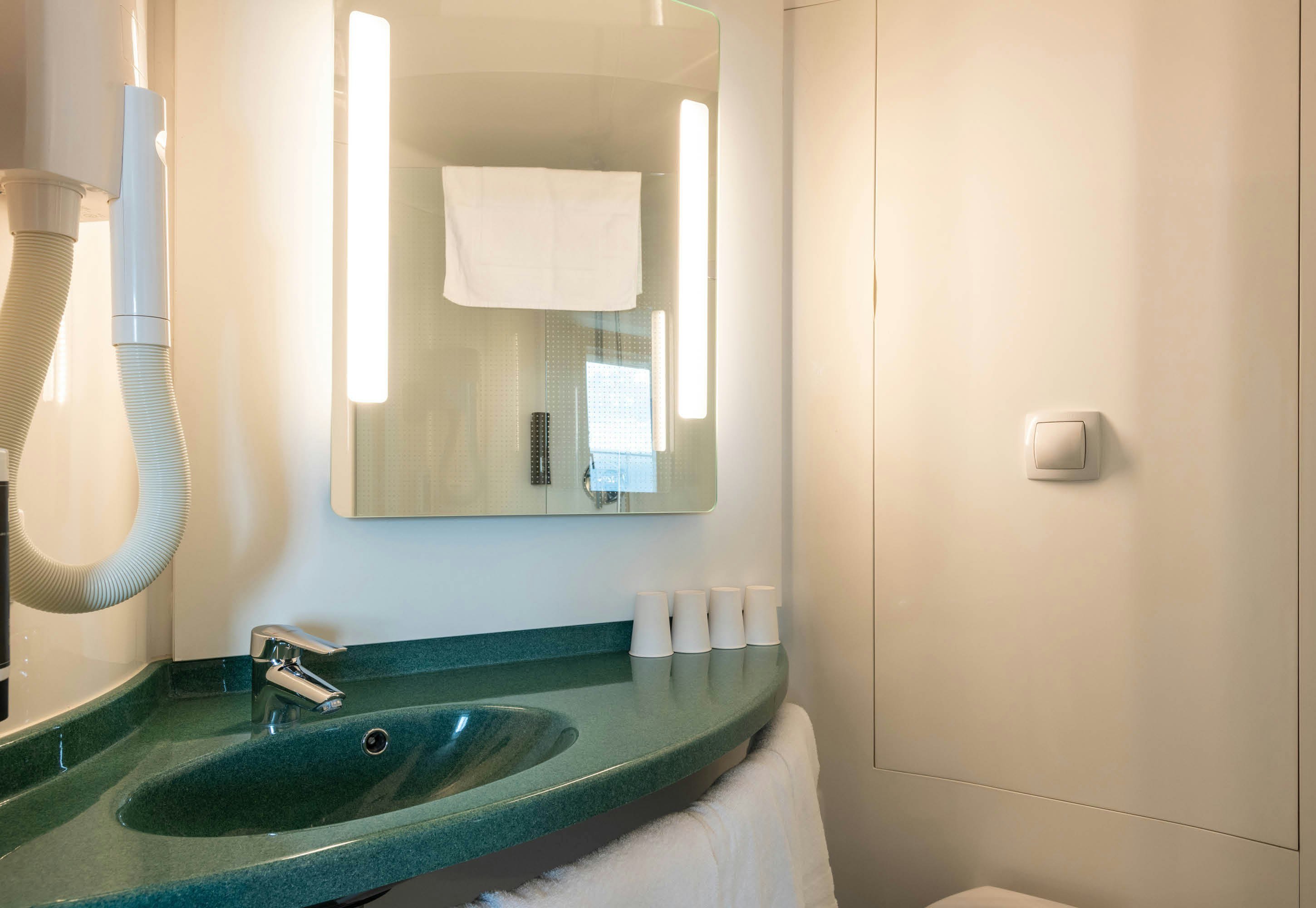 B&B Hotel Calais Terminal City of Europe 3 35/37