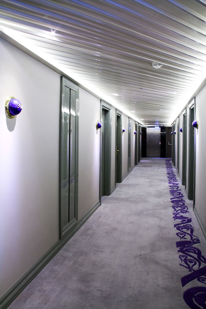 Sura Design Hotel & Suites 60/68
