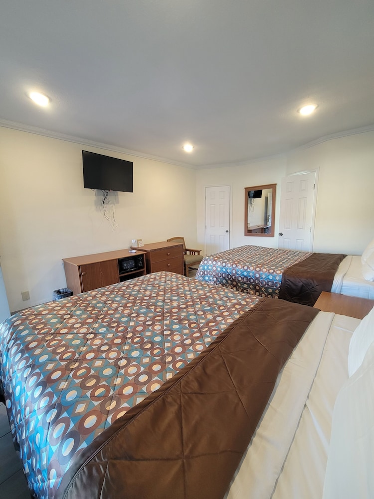 Townhouse Motel 25/57