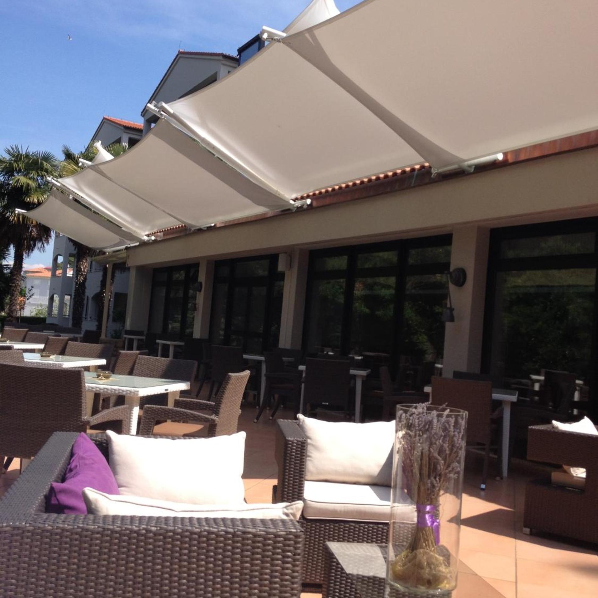 Flores Hotel 4/57