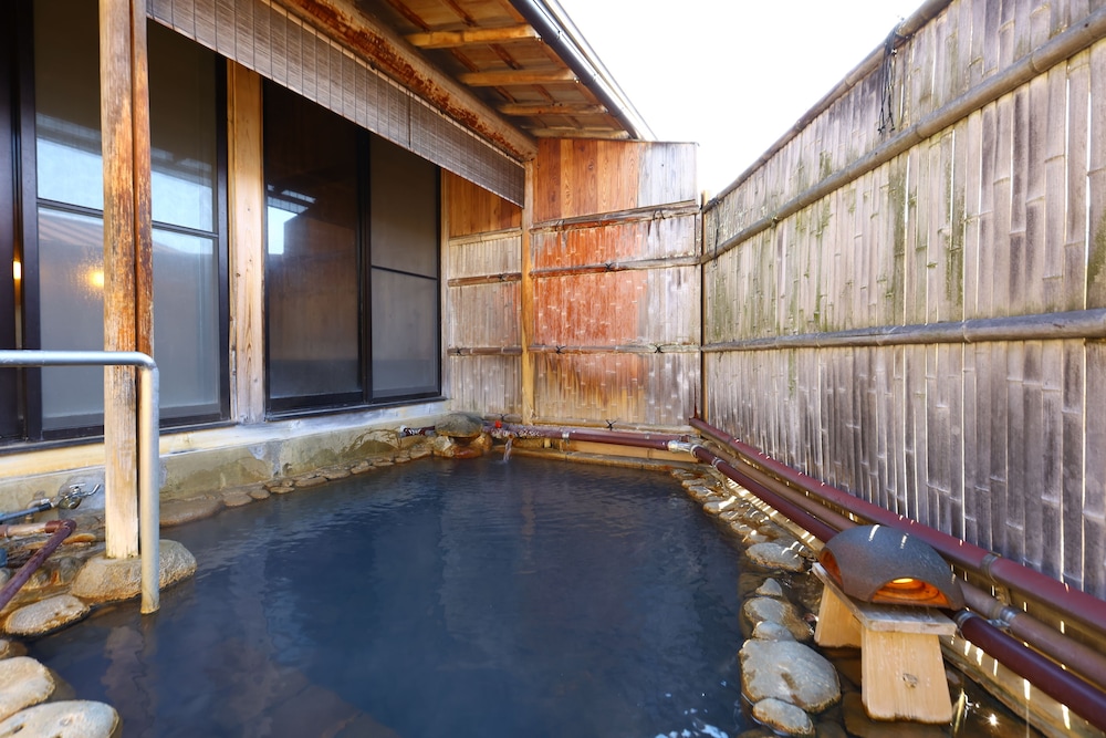 Shibu Hotel 34/66