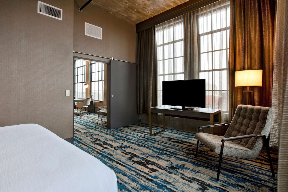 Embassy Suites by Hilton Rockford Riverfront 41/57