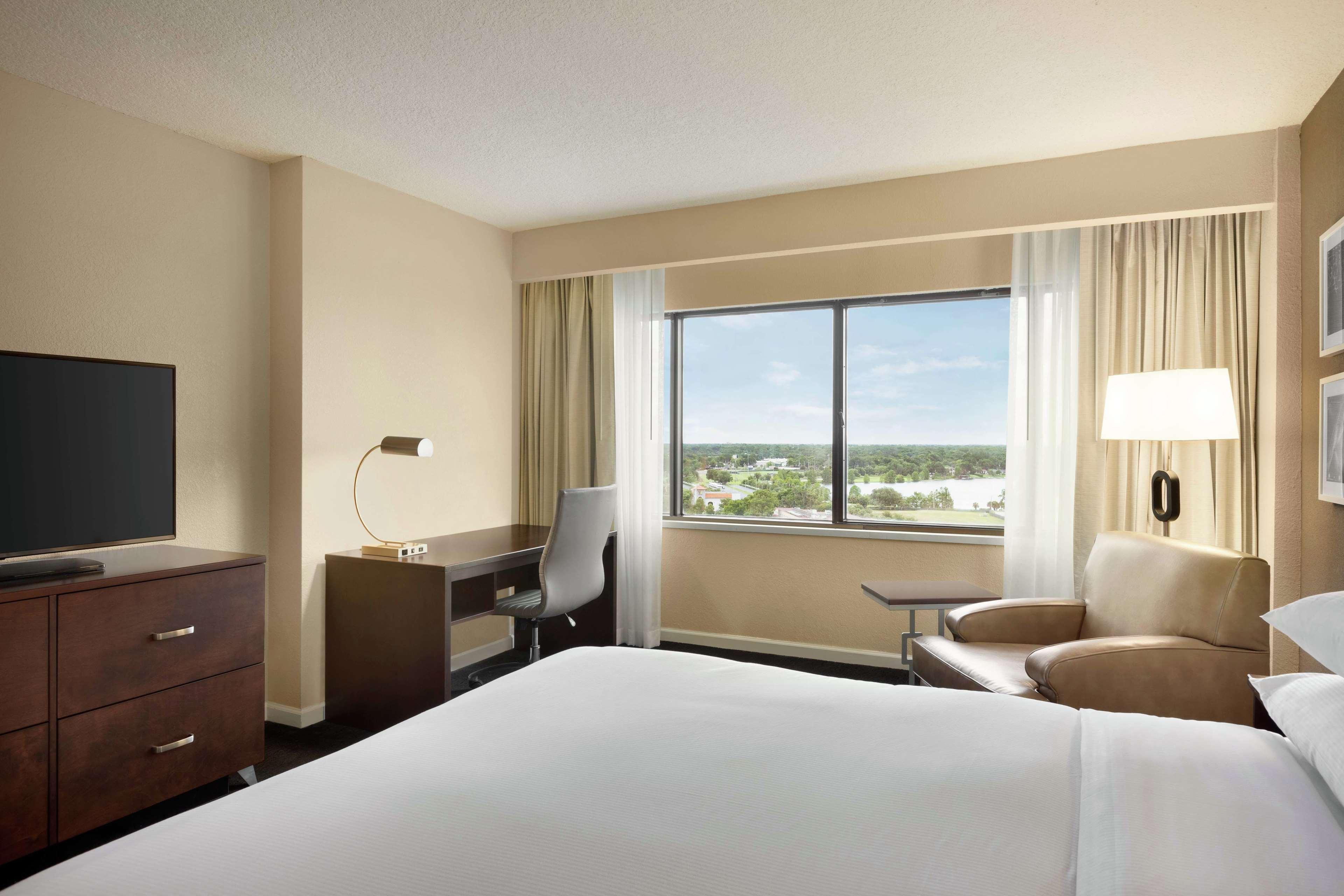 ROOM, KING BED, CITY VIEW, HIGH FLOOR
