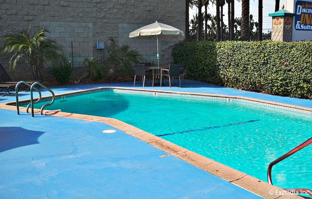 Anaheim Discovery Inn Suites 40/68