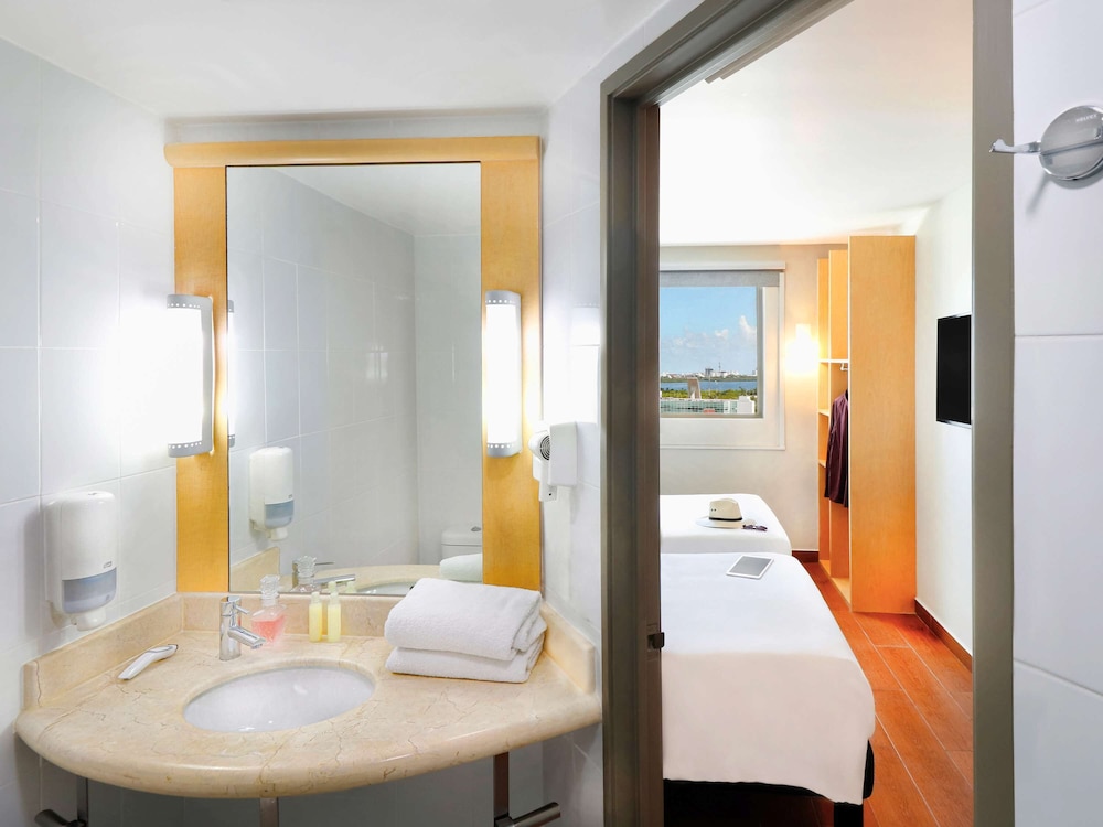 Ibis Cancun Centro 44/44