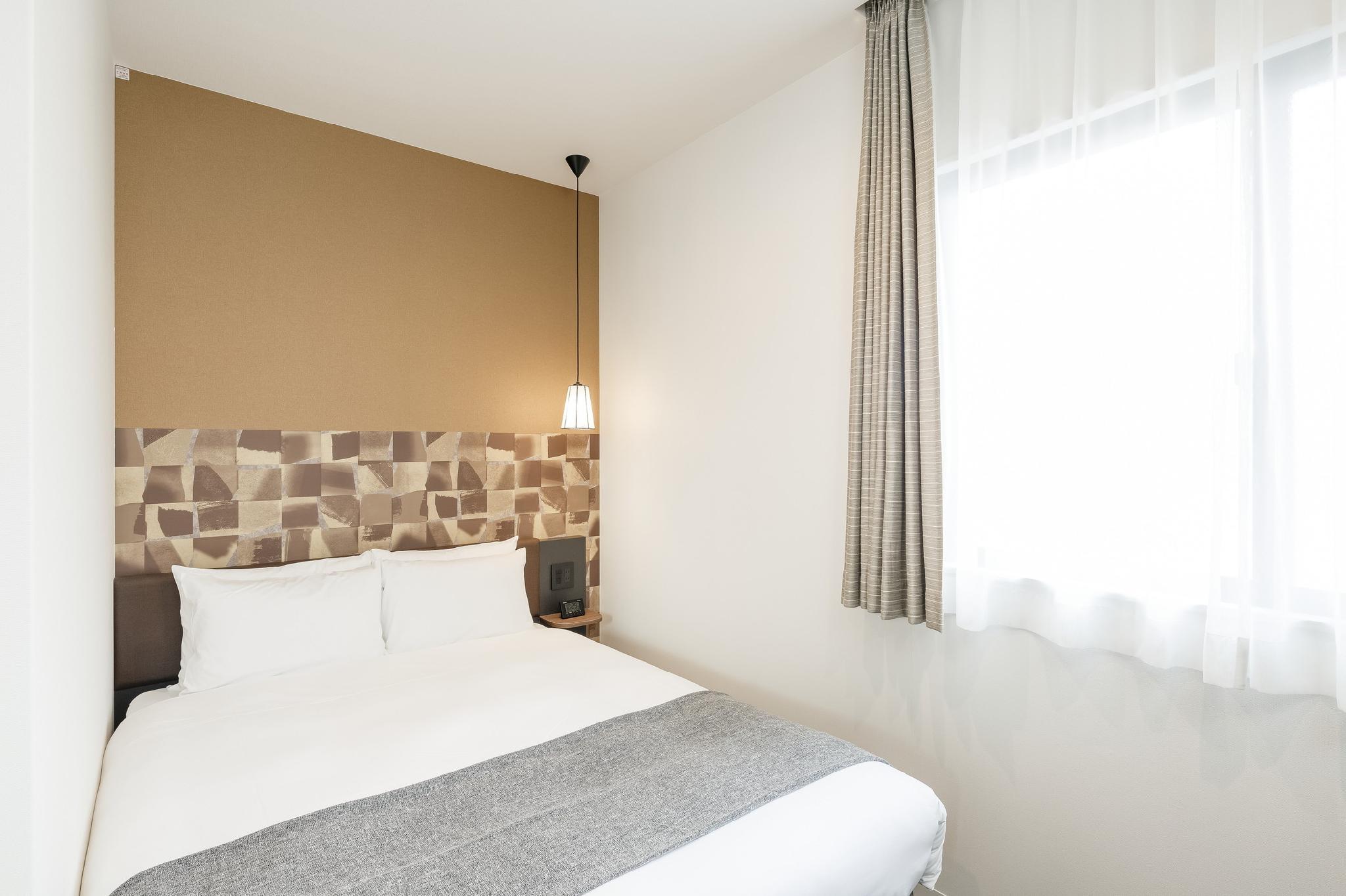 Semi Room, Semi Double Bed