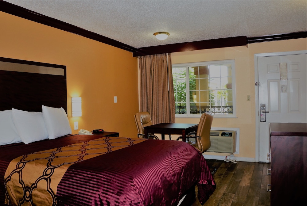 Americas Deluxe Inn 14/32