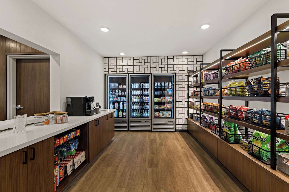 Everhome Suites Temecula 36/49