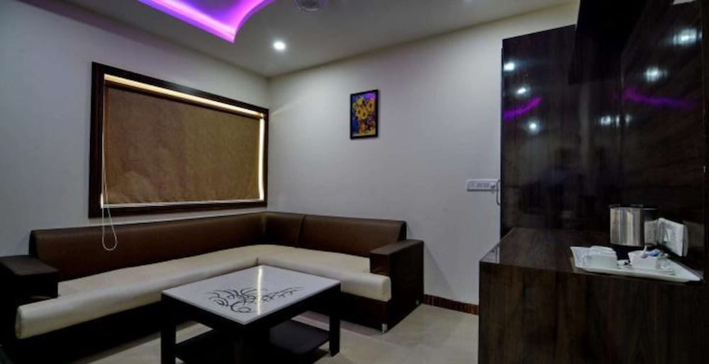 Hotel Karan Vilas 42/64