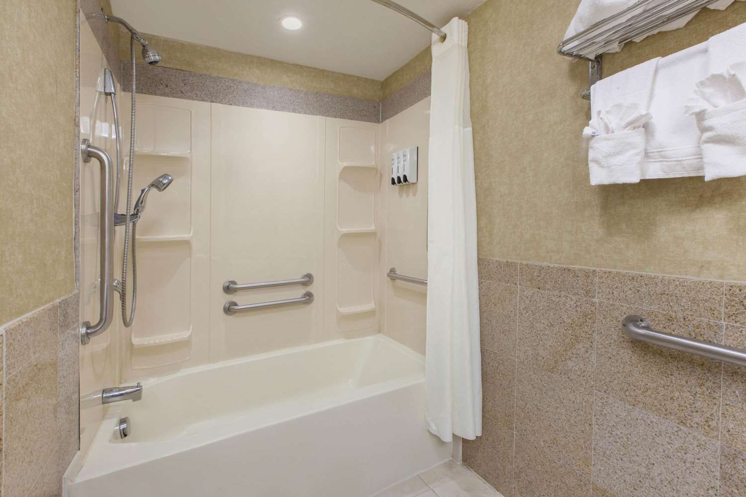 Baymont By Wyndham Pompton Plains/Wayne 15/16