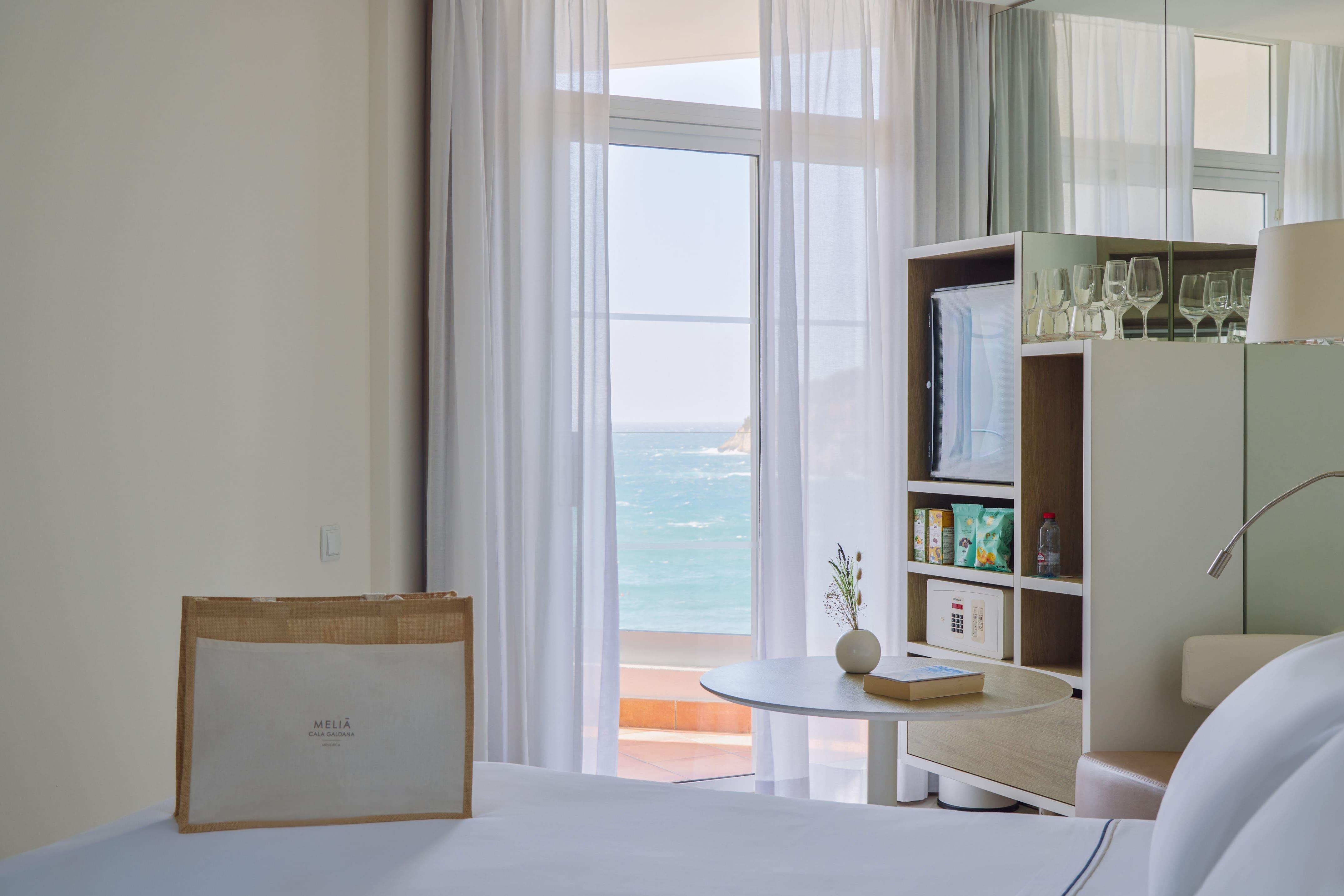 غرفة بسرير مزدوج بإطلالة على البحر، Melia Cala Galdana 8/8