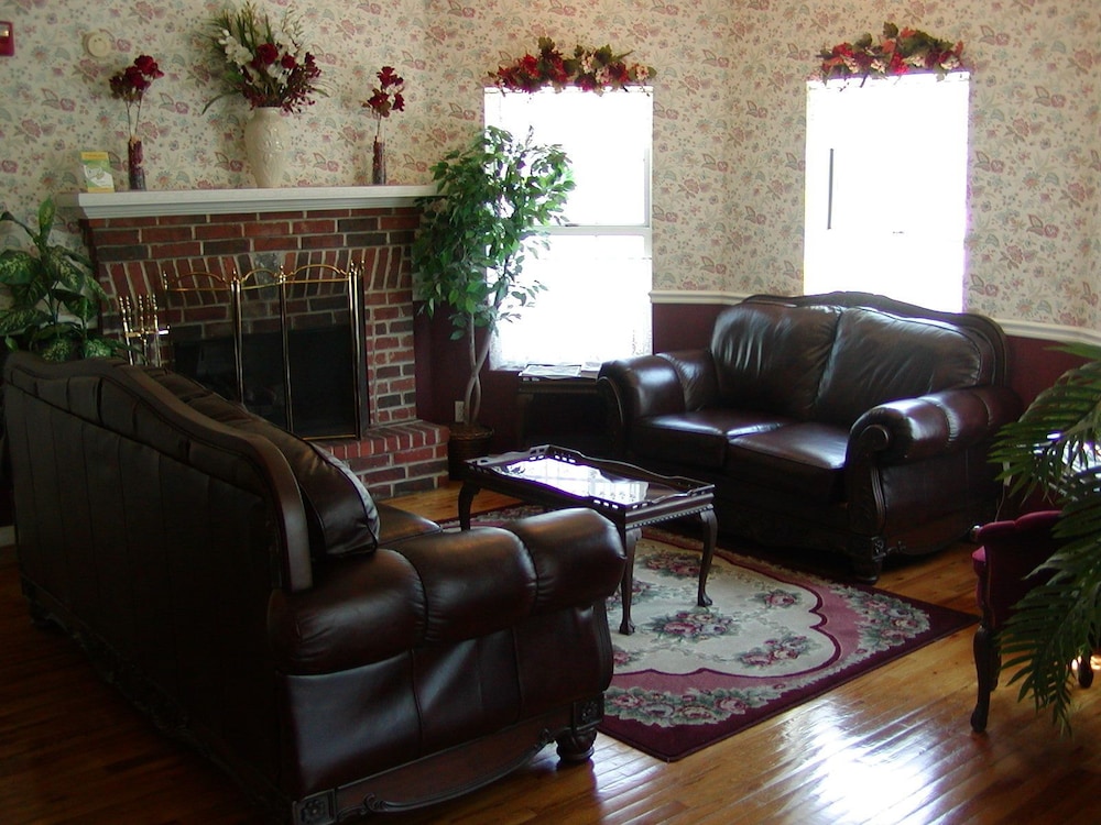 Carriage House Inn 34/61