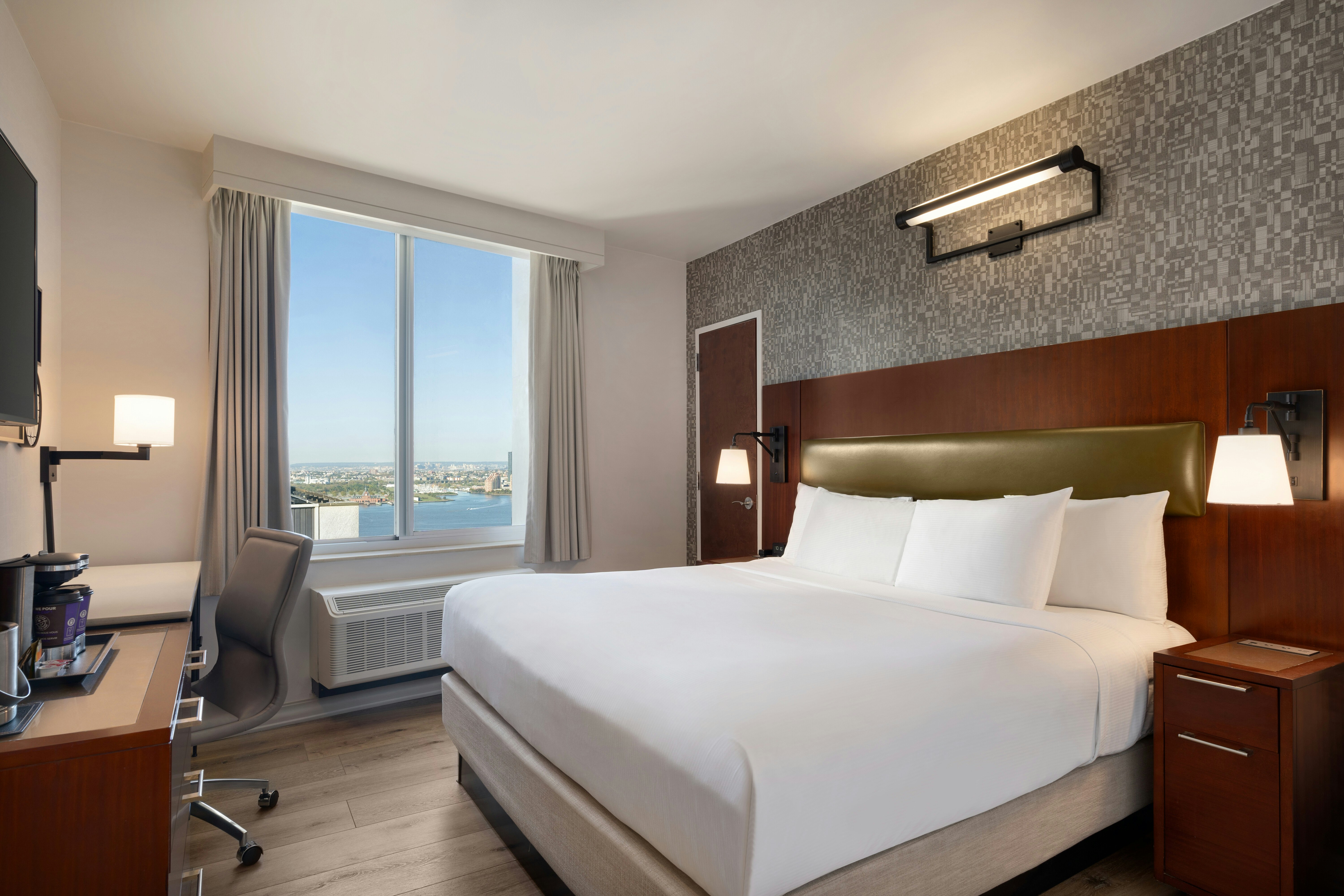 ROOM, KING BED, RIVER VIEW