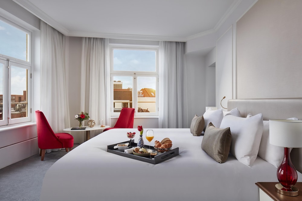 SUITE, WITH EXTRA BED, CANAL VIEW
