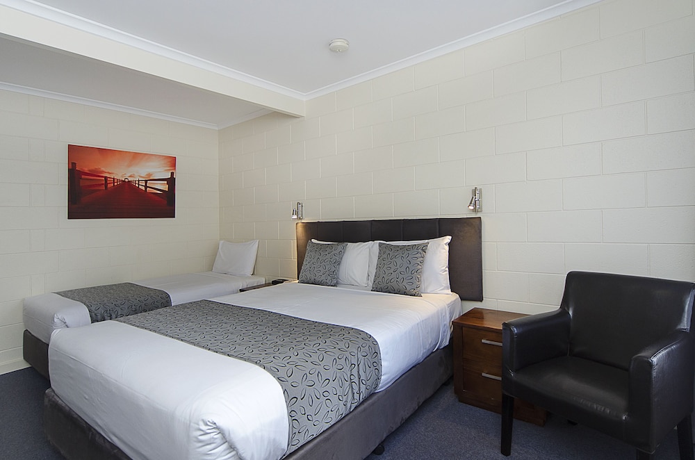 VICTOR HARBOR CITY INN 18/63
