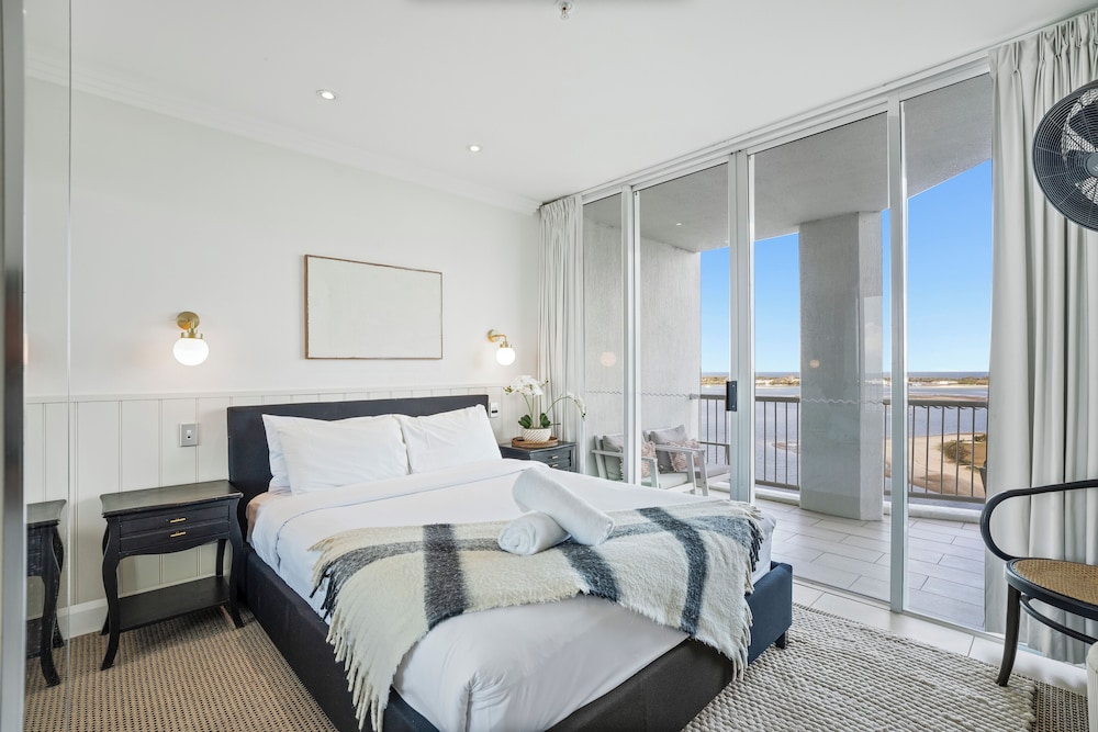 3 BEDROOMS, MEZZANINE, FAMILY, PENTHOUSE, SEA VIEW