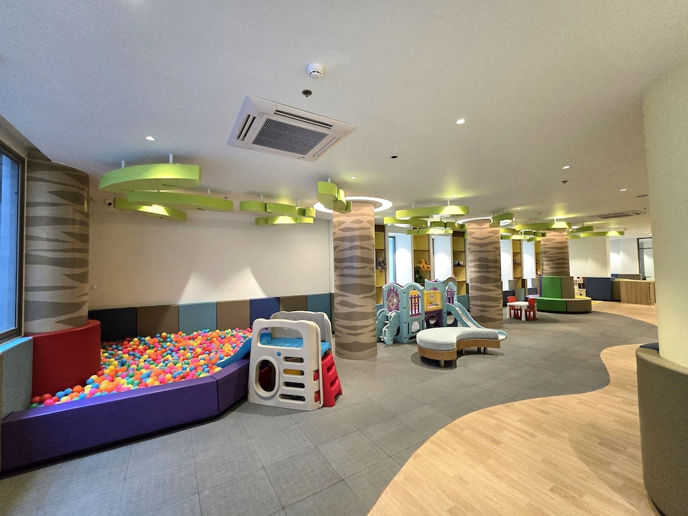 Oceanfront Beach Resort And Spa 35/50