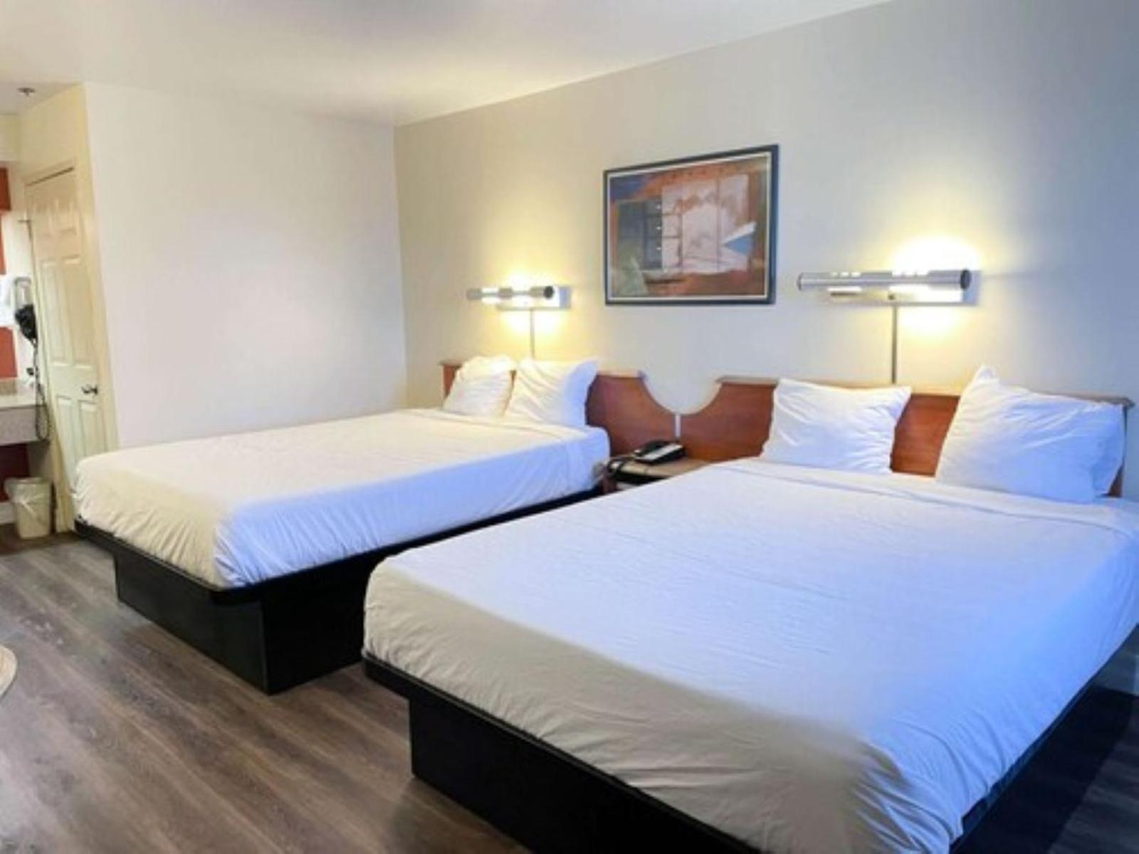 1 Queen Bed - Mob Acc RI Shwr Nsmk Micfridg
