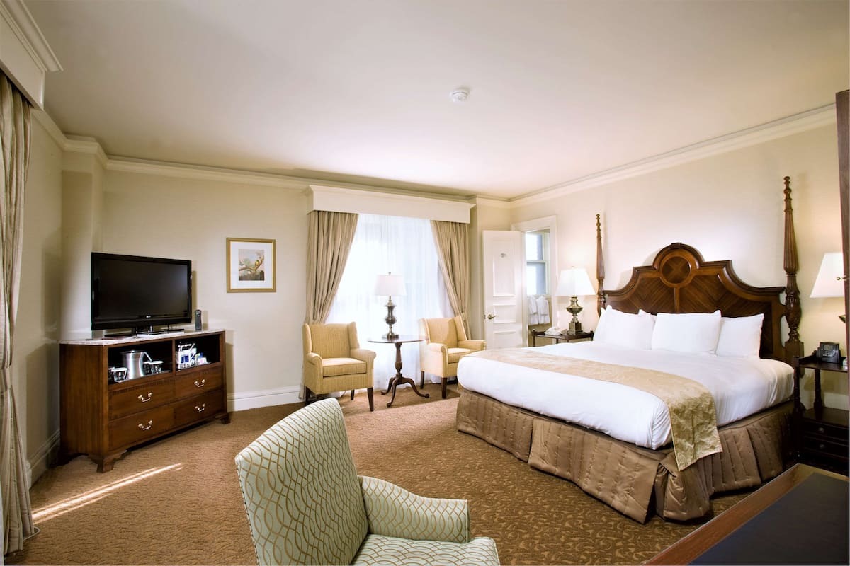 1 BEDROOM, DELUXE, SUITE, KING BED