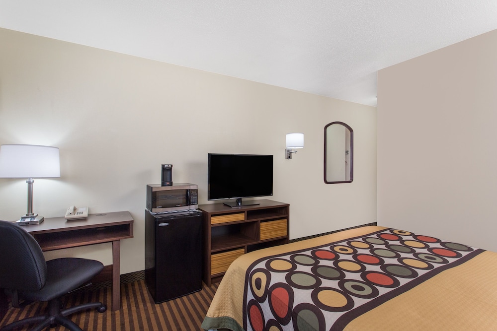 Super 8 By Wyndham Eau Claire I-94 14/20