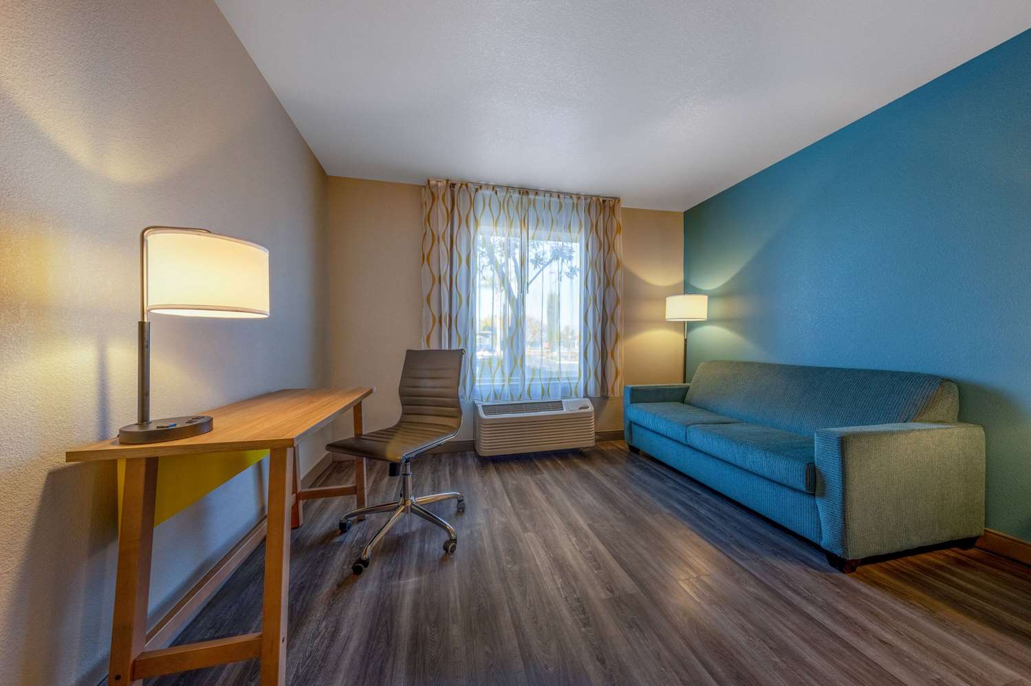 Days Inn by Wyndham Lathrop 23/37