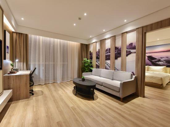 Family Suite, Jimu, King Bed, Sofa, Living Area