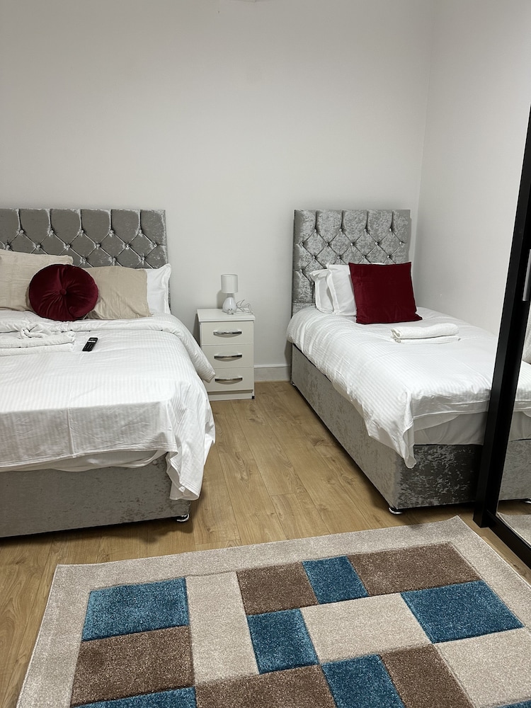 OYO New City Lodge 12/45