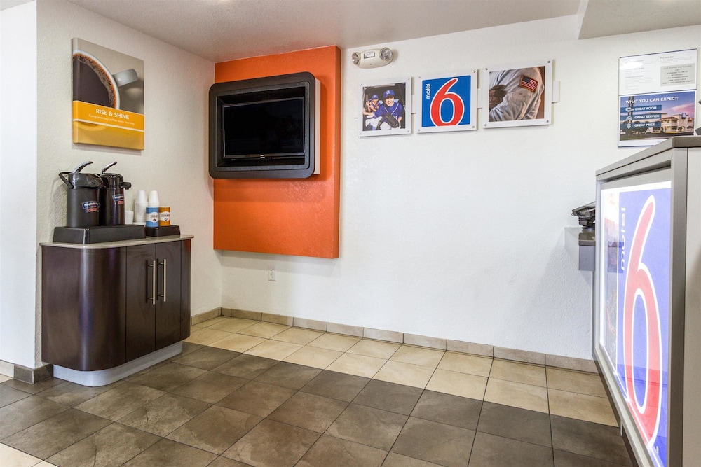 Motel6 Tempe, AZ – Phoenix Airport – Priest Dr 17/43
