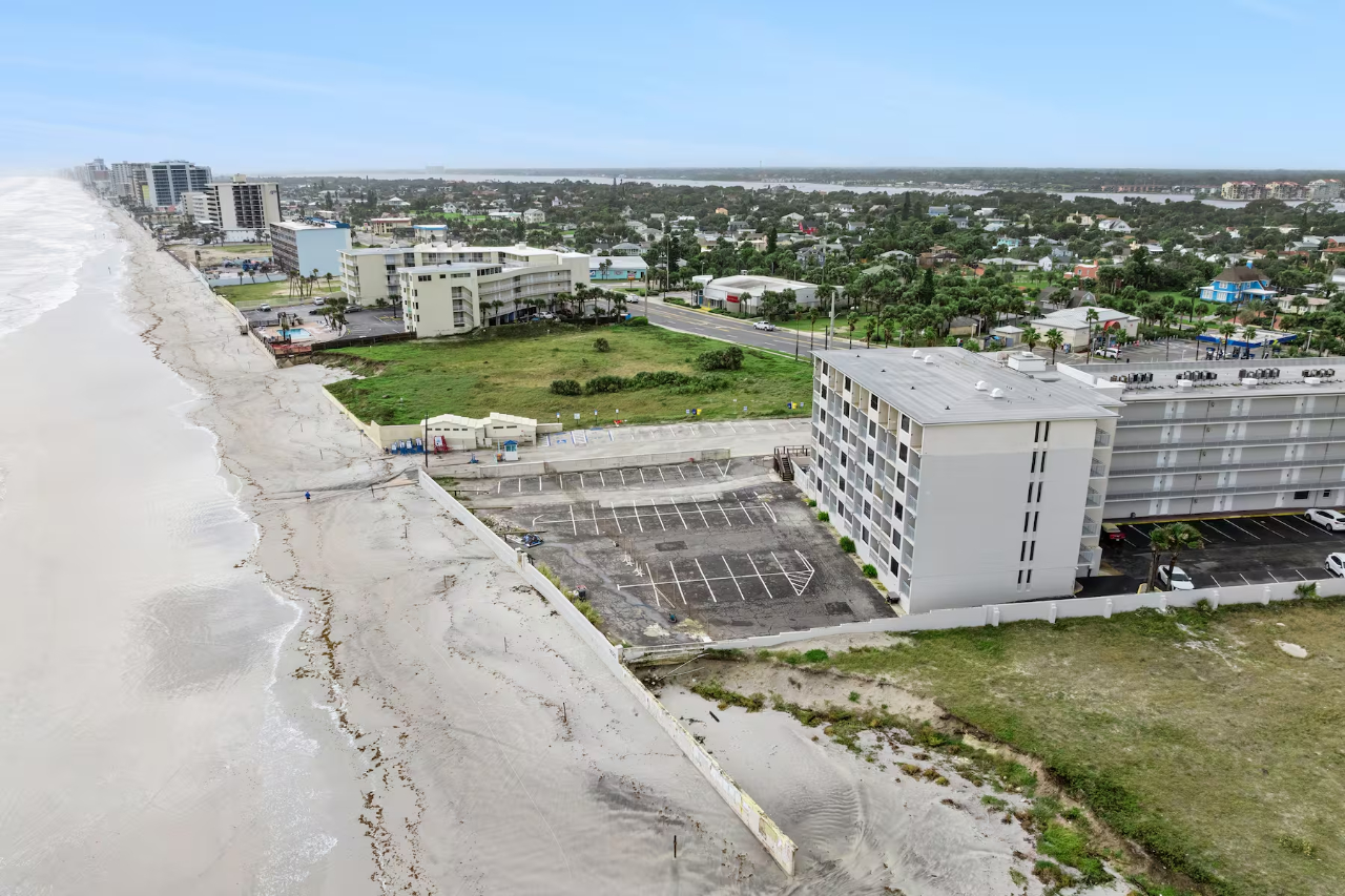 Howard Johnson by Wyndham Oceanfront Daytona Beach 38/44