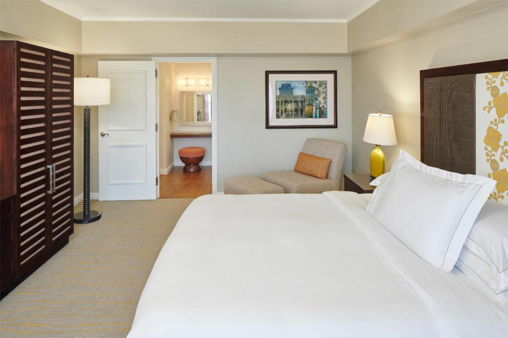1 Bedroom, Suite, Mountain View, Kalia Tower, Accessible