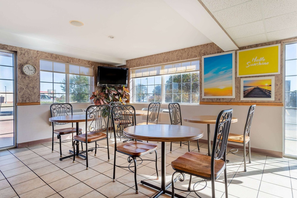 Days Inn by Wyndham Mountain Home 43/55