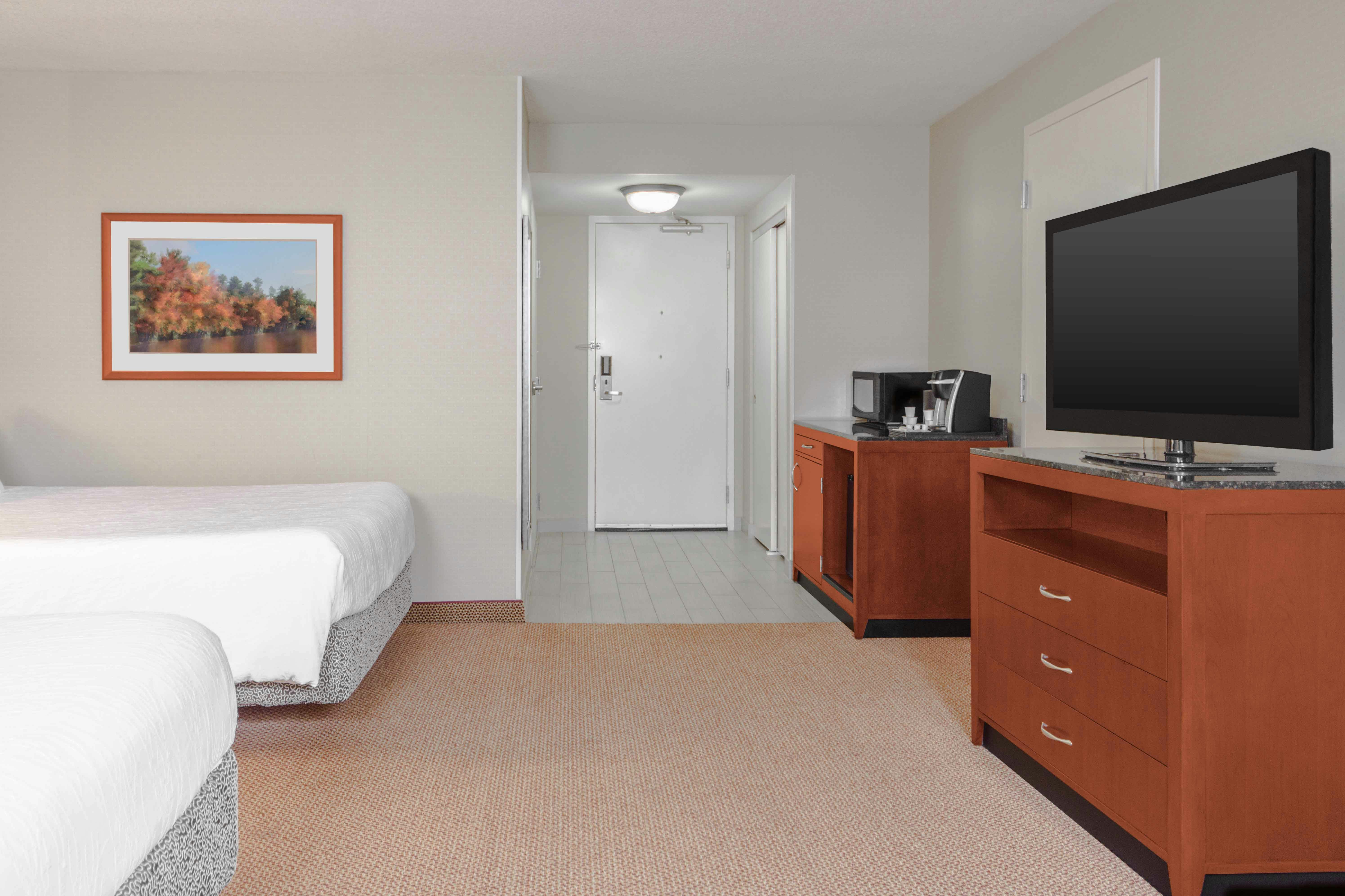 غرفة بسريرين كوين بحوض استحمام لذوي الإعاقة، Hilton Garden Inn Independence 2/4