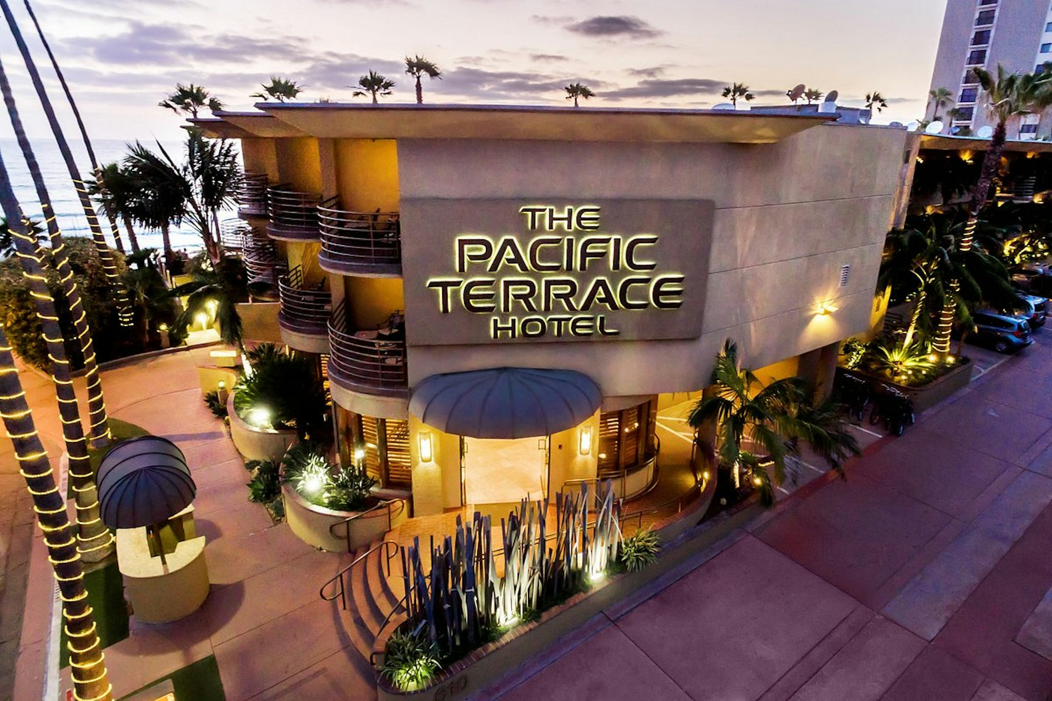 Pacific Terrace Hotel 2/92