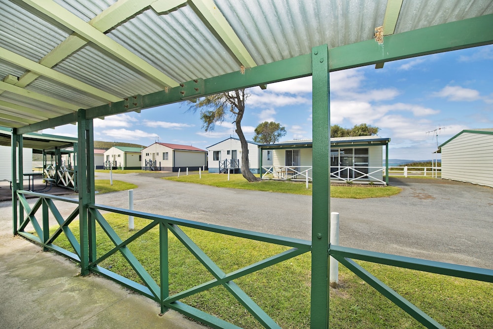 Acclaim Rose Gardens Beachside Holiday Park 40/50