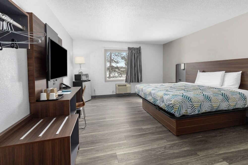 Motel6 Grand Rapids, MI - Northeast 30/49