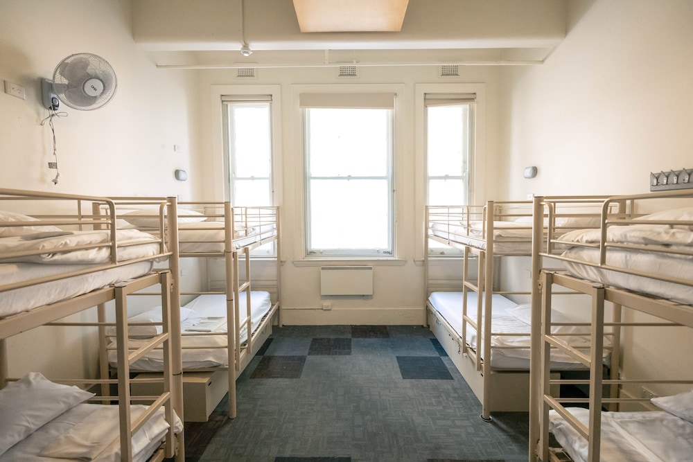 YHA Melbourne Central 20/35