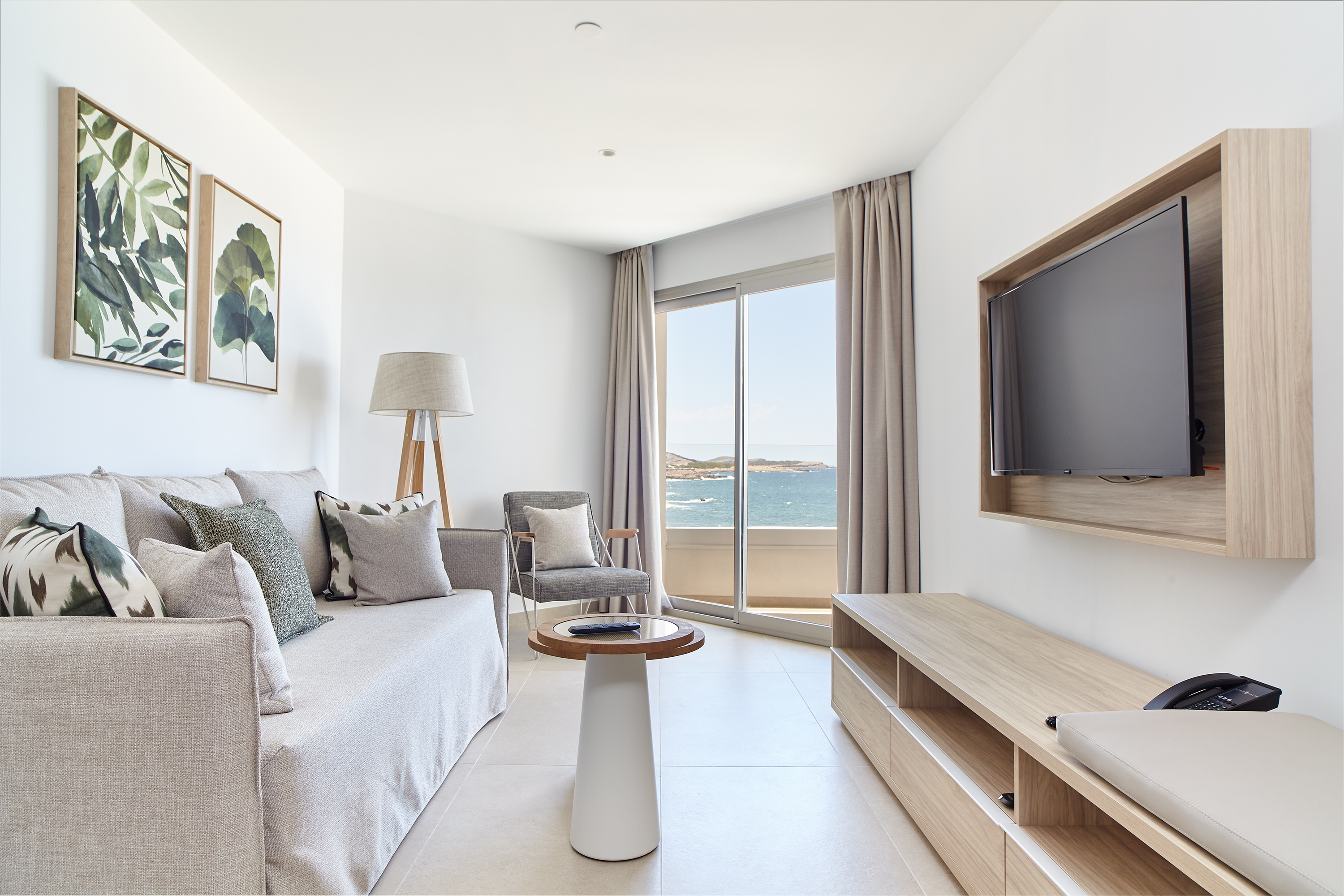 Suite, Side Sea View