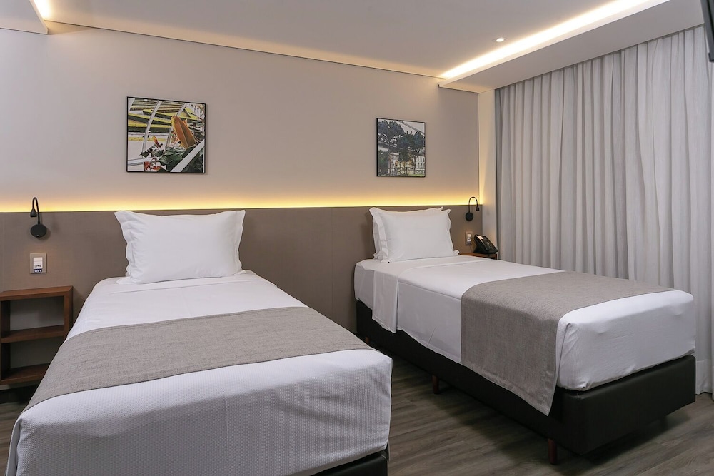 Deluxe, Single, Twin Beds