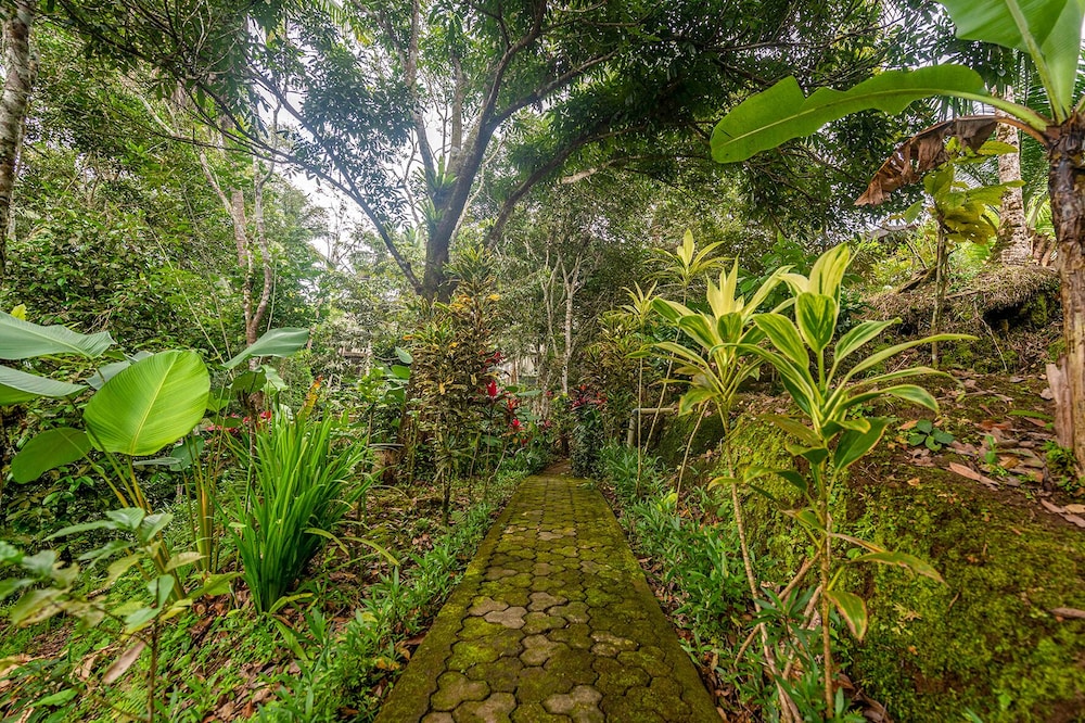 Puri Saron Madangan Hotel 46/50