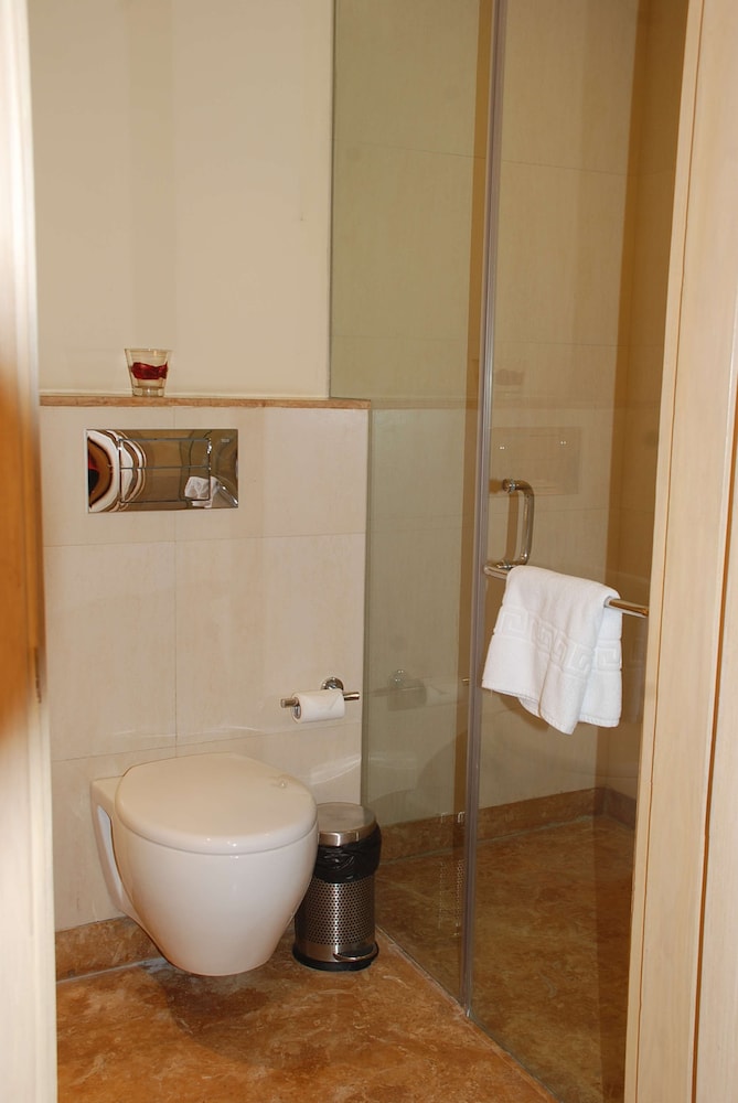Sarovar Portico Naraina 53/54