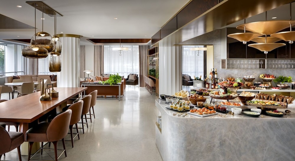 Fairmont Century Plaza Gold Experience 53/73