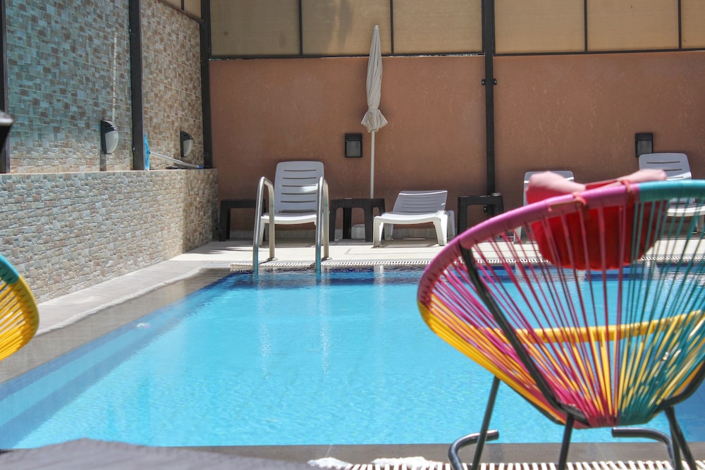 ALMOND HOTEL APARTMENTS 46/53