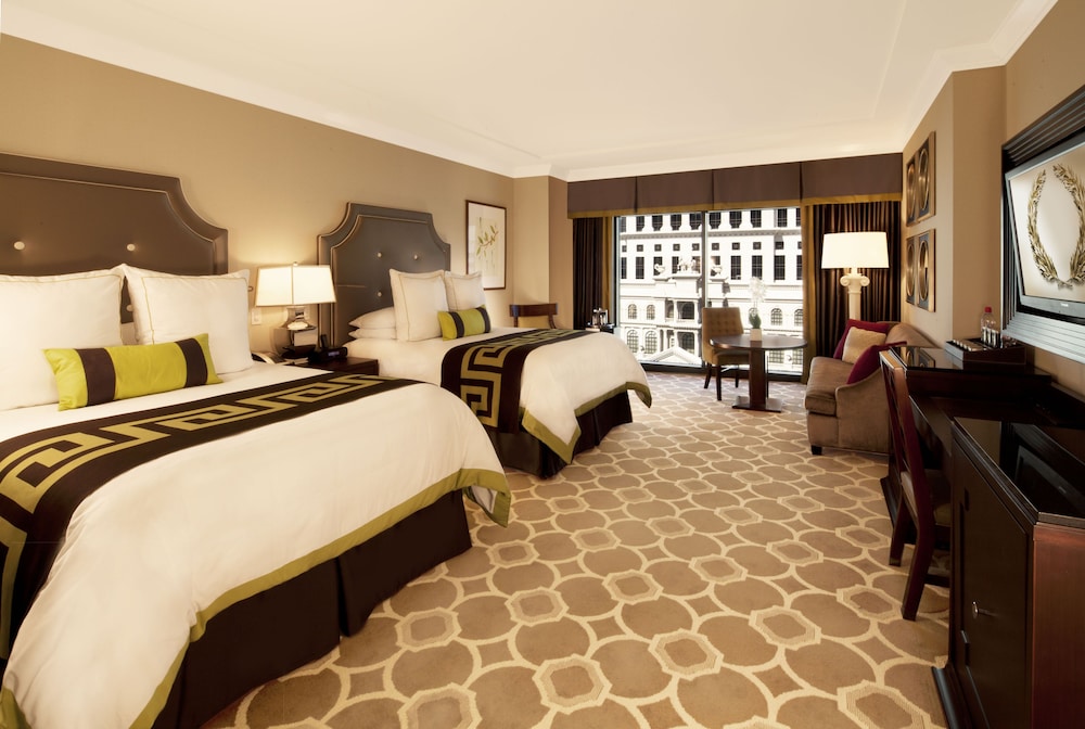 OCTAVIUS, 2 QUEEN BEDS, POOL VIEW