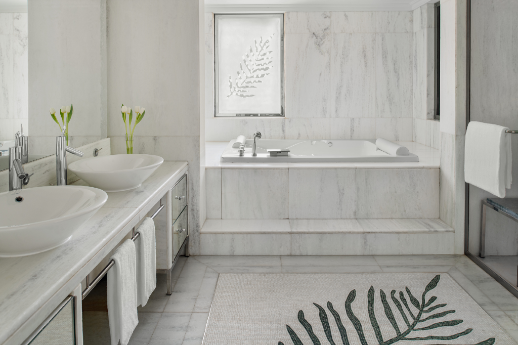 ROYAL, SUITE, KING BED, JETTED TUB