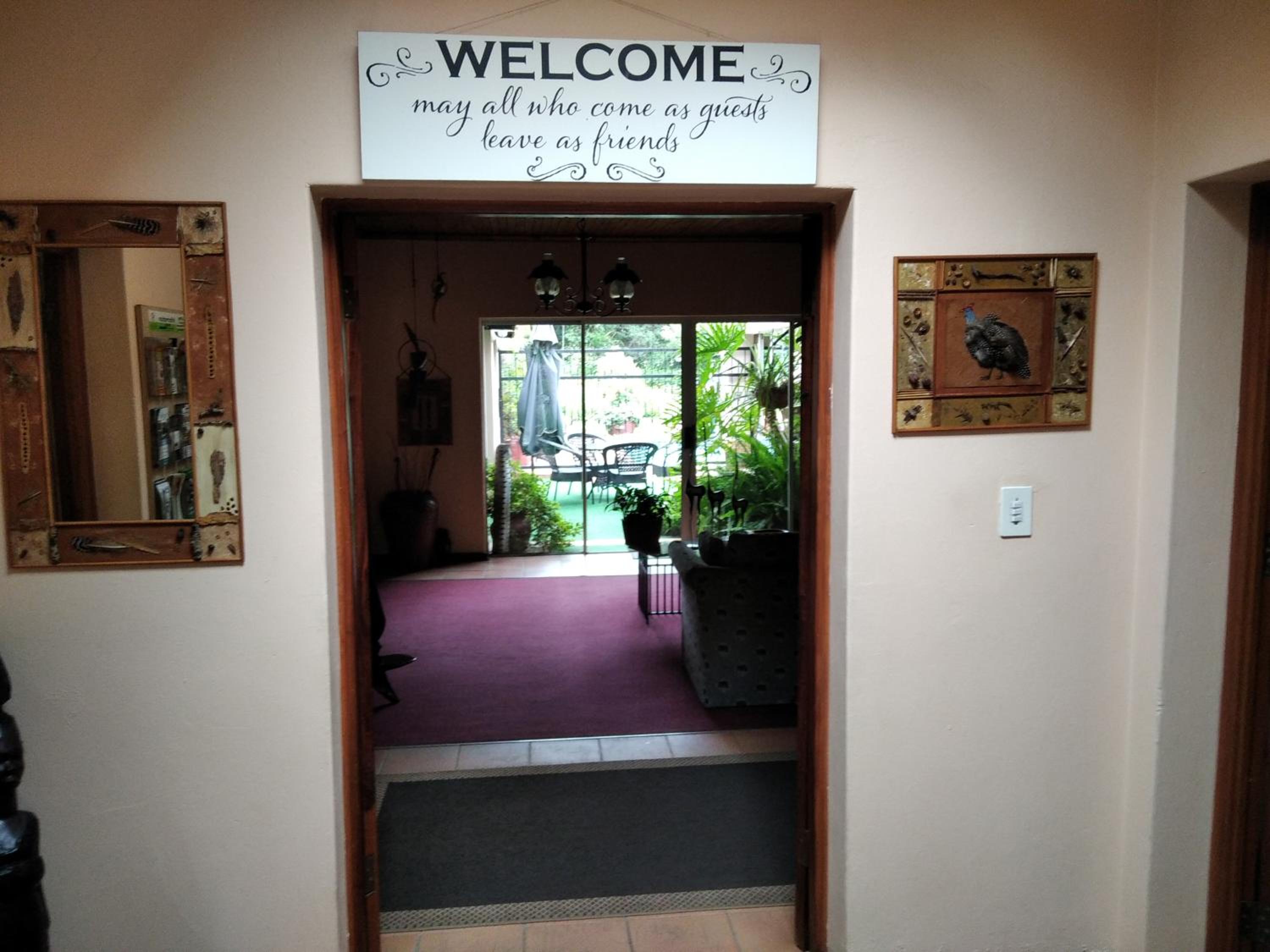 Ipe Tombe Guest Lodge 5/46