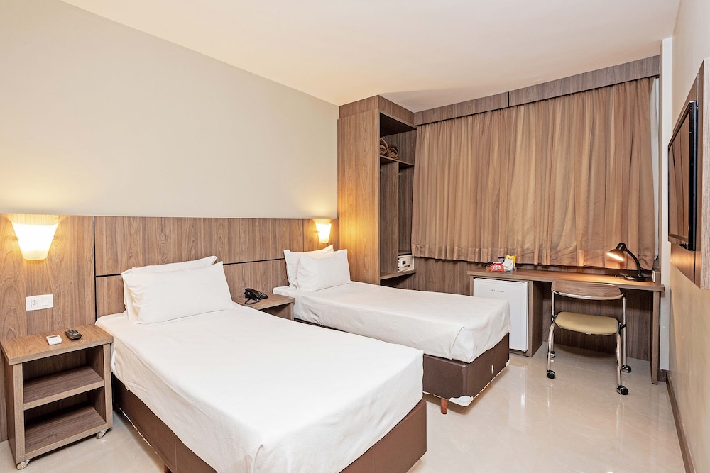 Slim Hotel Curitiba Av. das Torres 8/27