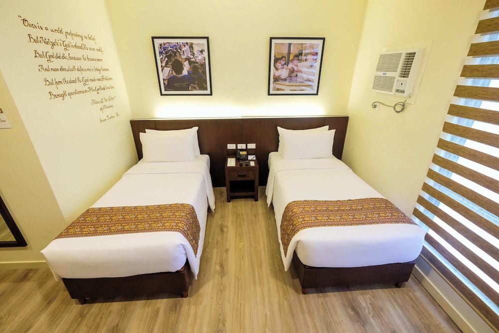 DELUXE, TWIN BEDS